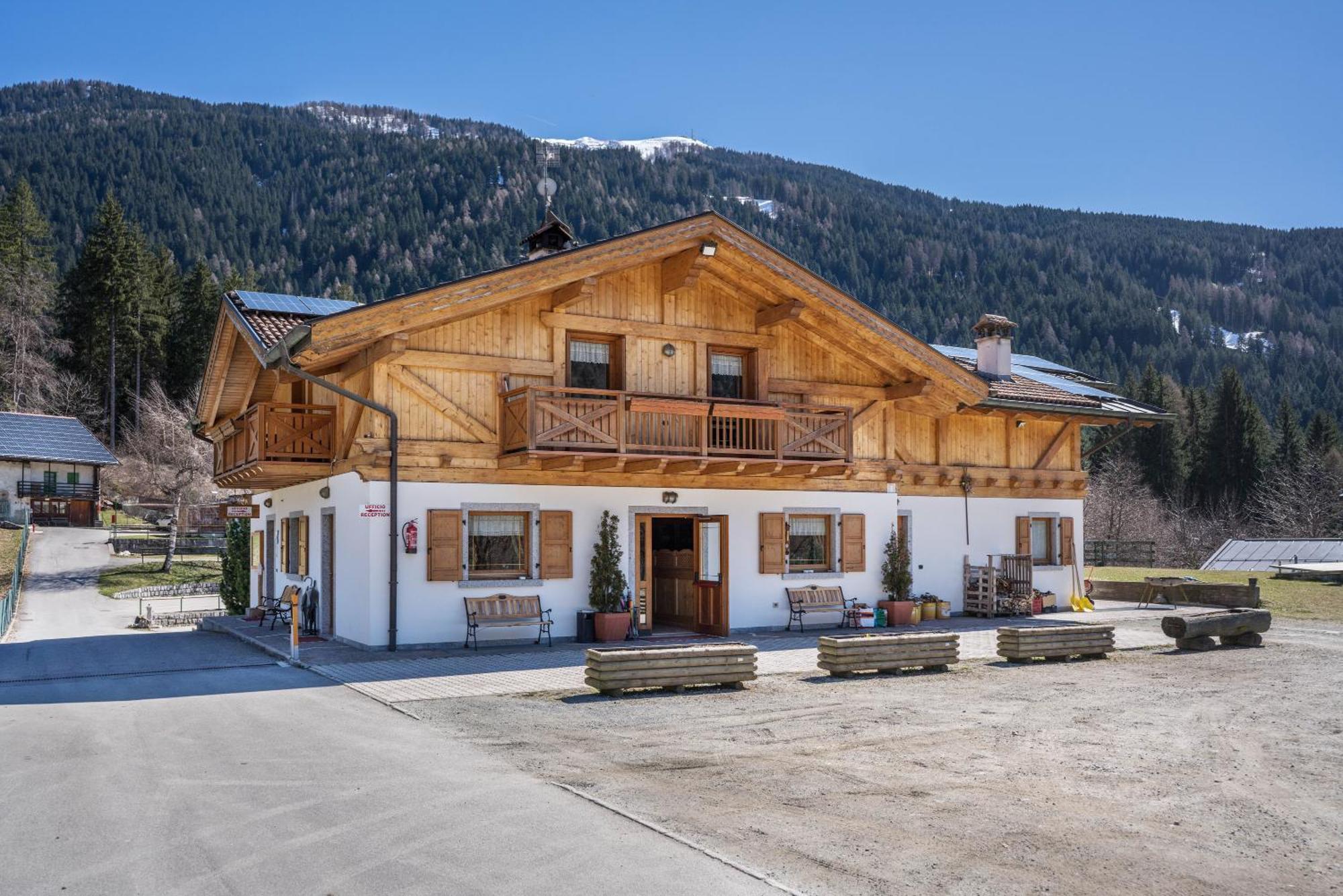 Chalet Camping Fae 1 Madonna Exteriér fotografie