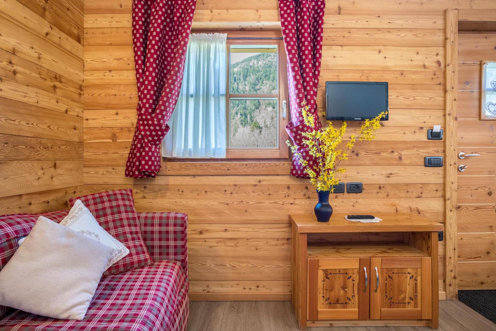 Chalet Camping Fae 1 Madonna Exteriér fotografie